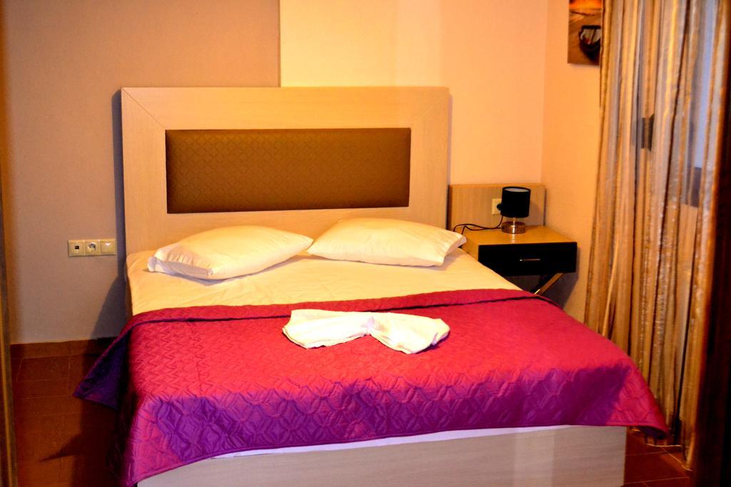 Αmalia Lux Villas Nea Vrasna Quarto foto