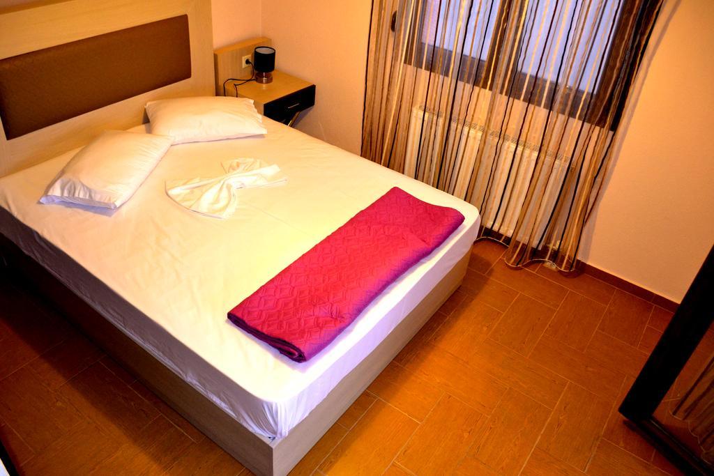 Αmalia Lux Villas Nea Vrasna Quarto foto