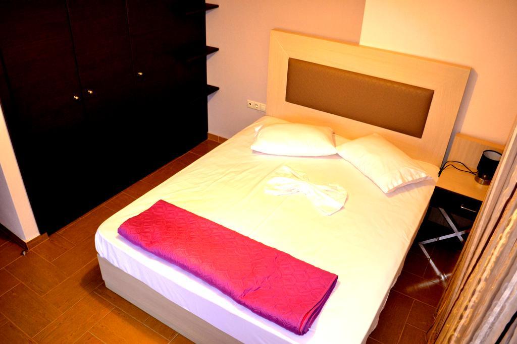 Αmalia Lux Villas Nea Vrasna Quarto foto
