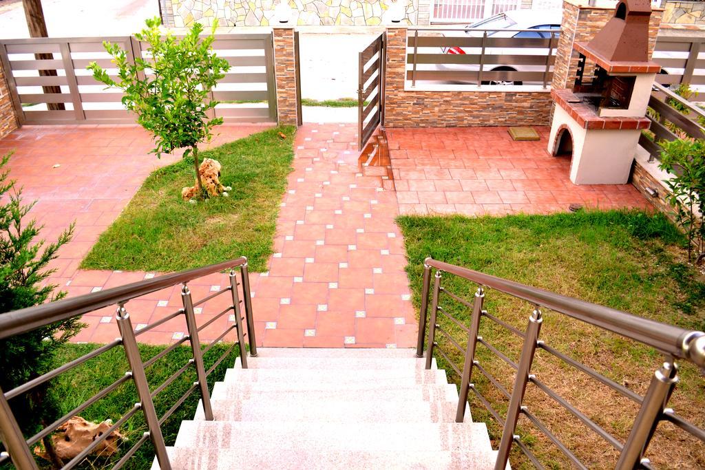 Αmalia Lux Villas Nea Vrasna Quarto foto